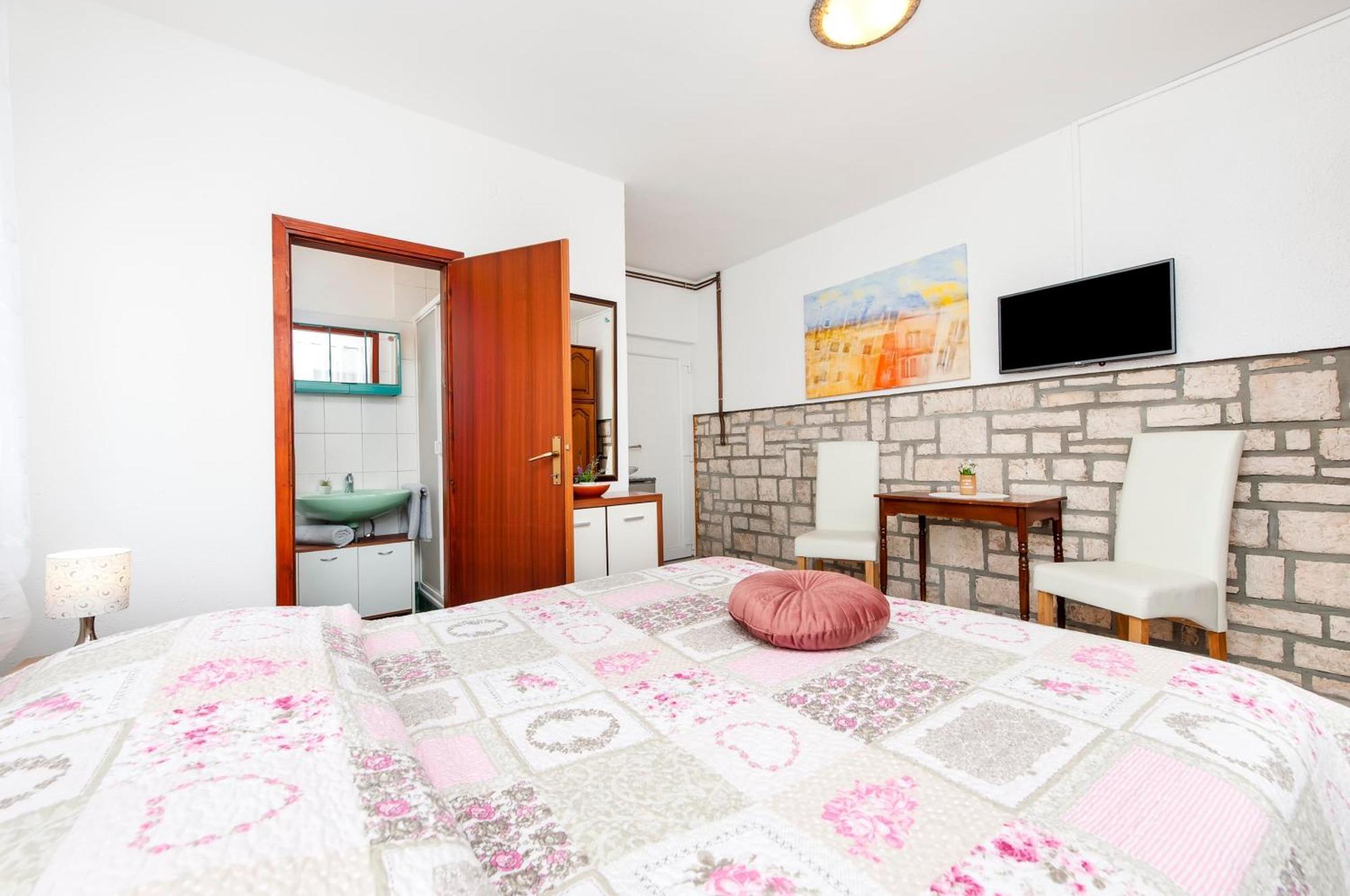 Apartments And Room Silvana Rovinj Extérieur photo