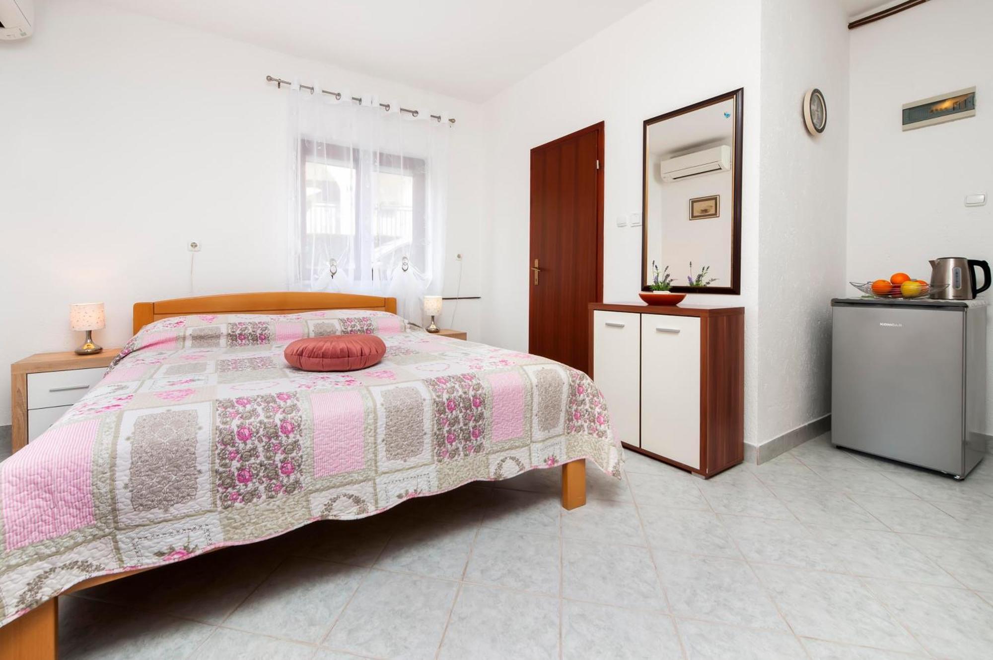 Apartments And Room Silvana Rovinj Extérieur photo