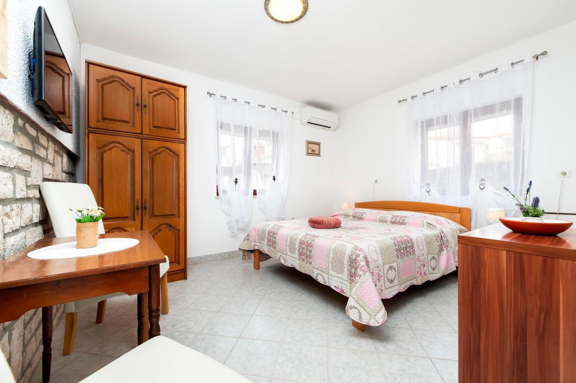 Apartments And Room Silvana Rovinj Extérieur photo