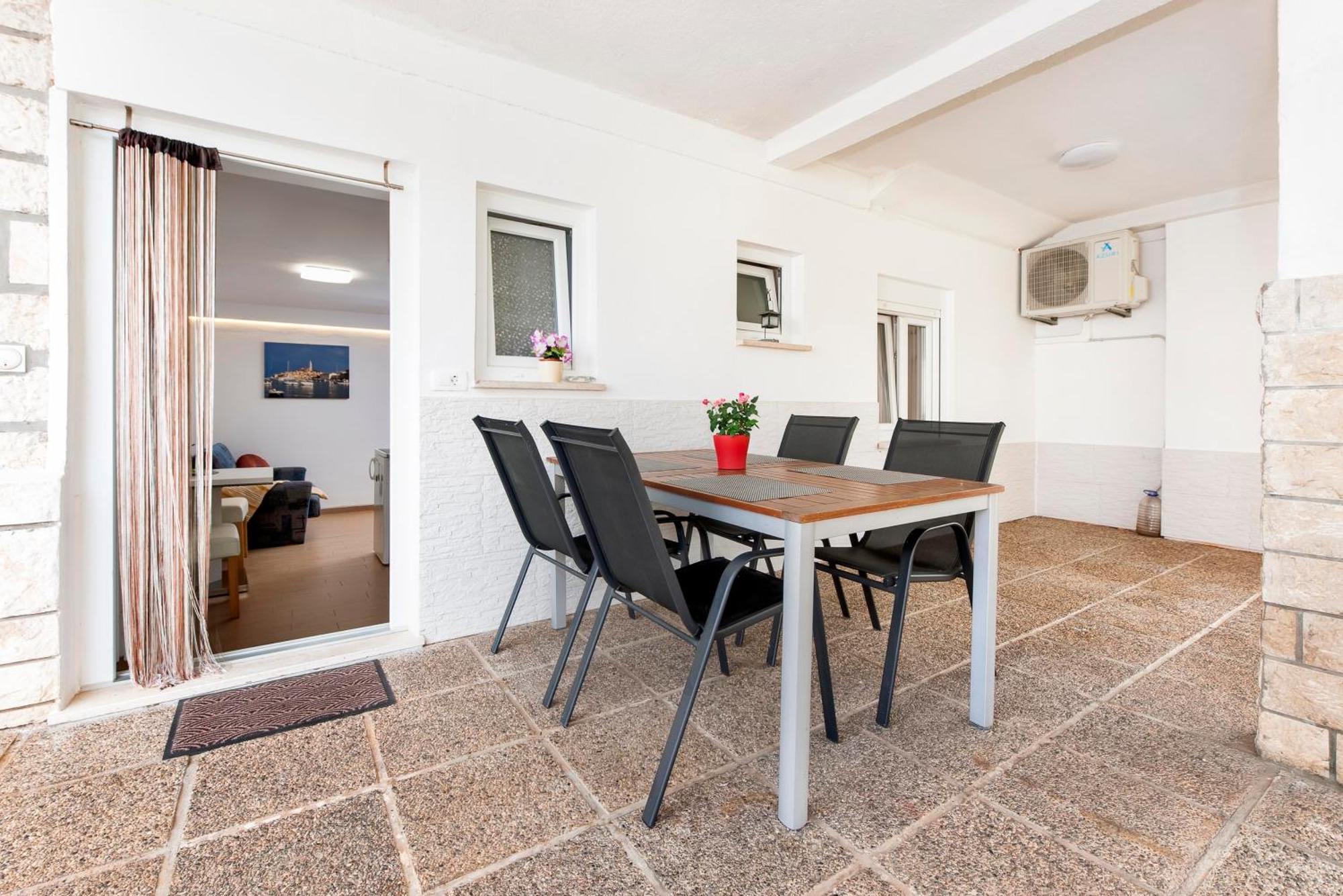 Apartments And Room Silvana Rovinj Extérieur photo